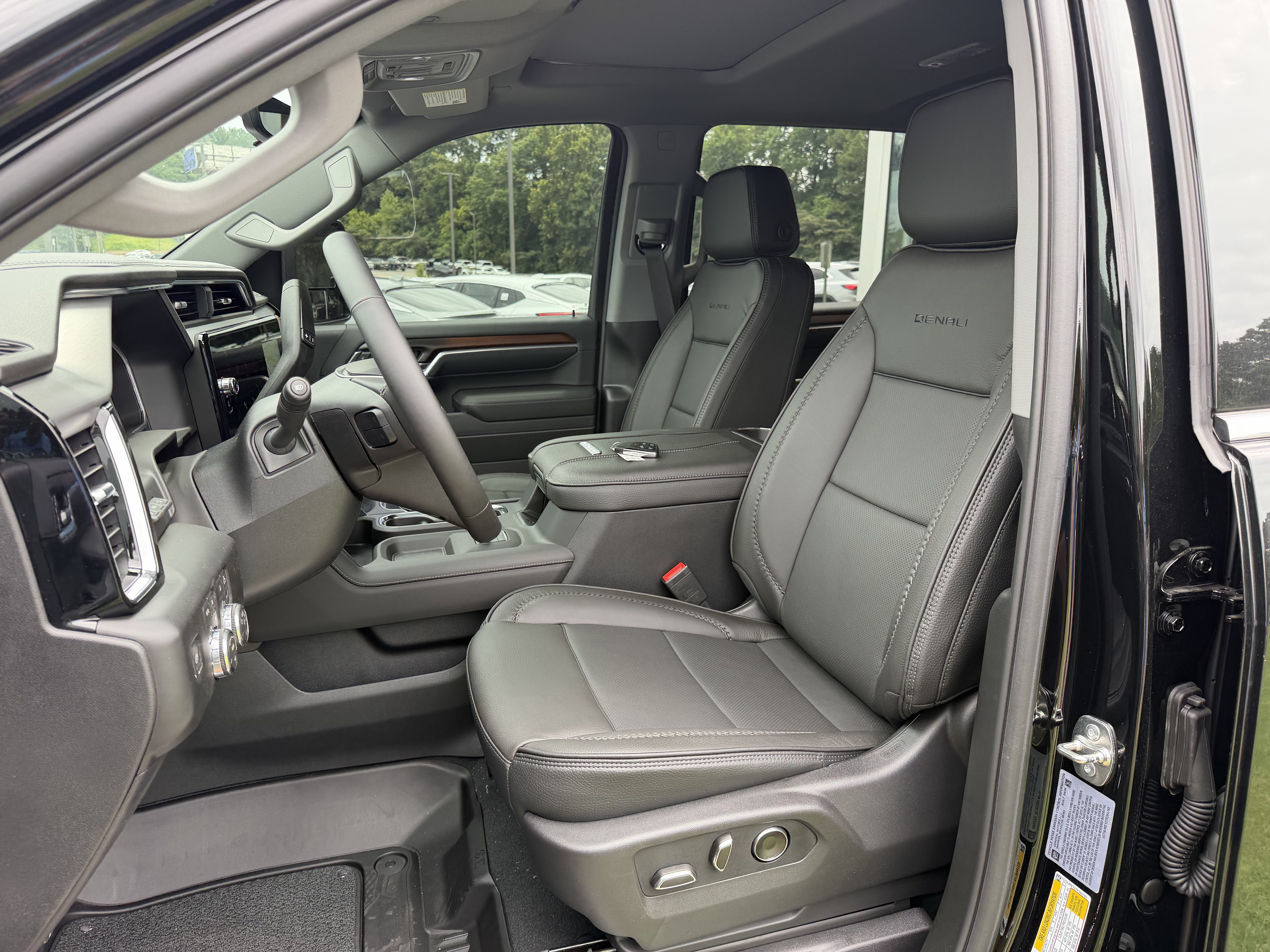 New 2026 GMC Sierra 2500 Denali w/ Denali Reserve Package AWD/4WD image 13