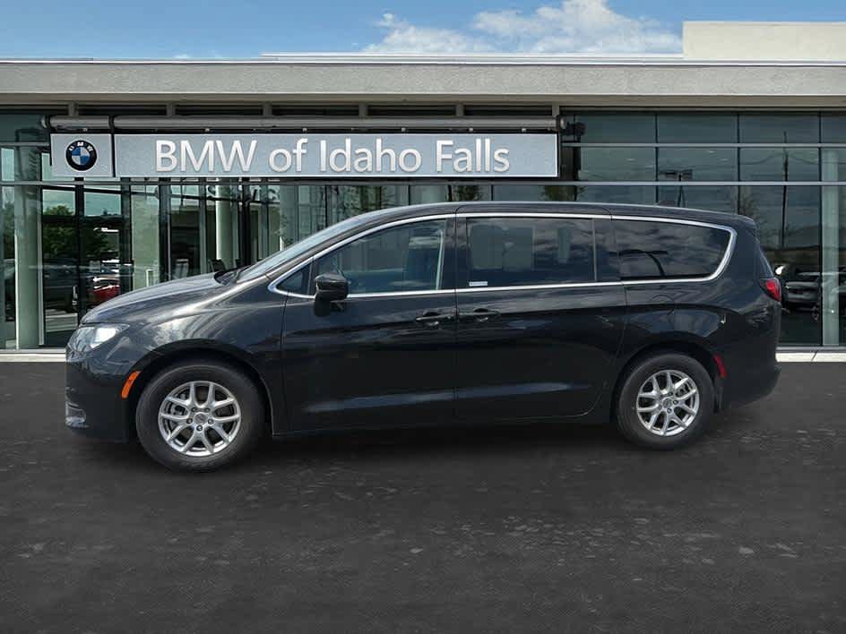 Used 2023 Chrysler Voyager LX FWD image 4