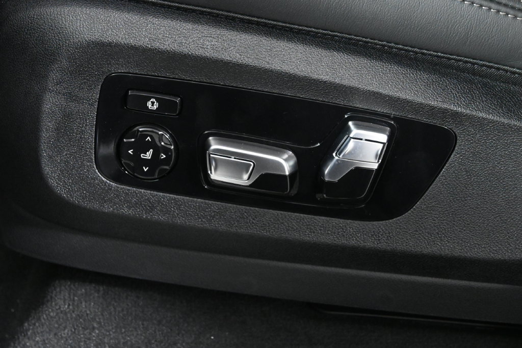 Used 2027 BMW X7 M60i AWD/4WD image 27