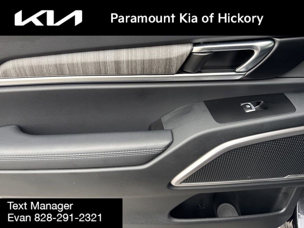 Used 2025 Kia Telluride EX image 17