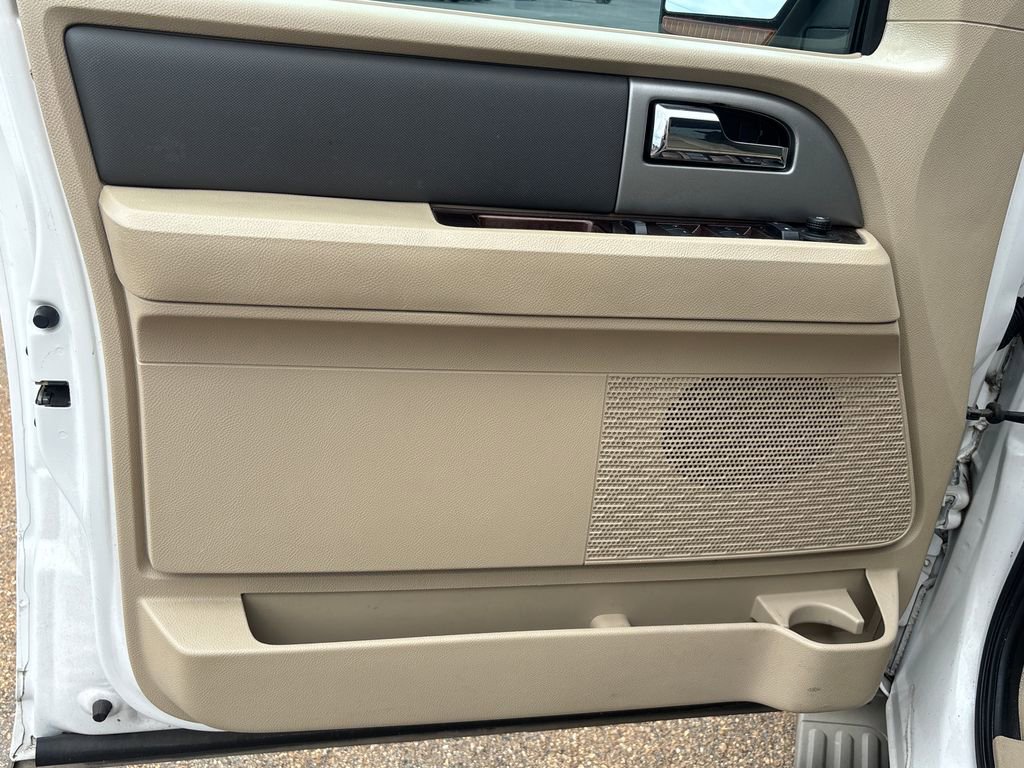 Used 2014 Ford Expedition XLT w/ Equipment Group 202A RWD image 6