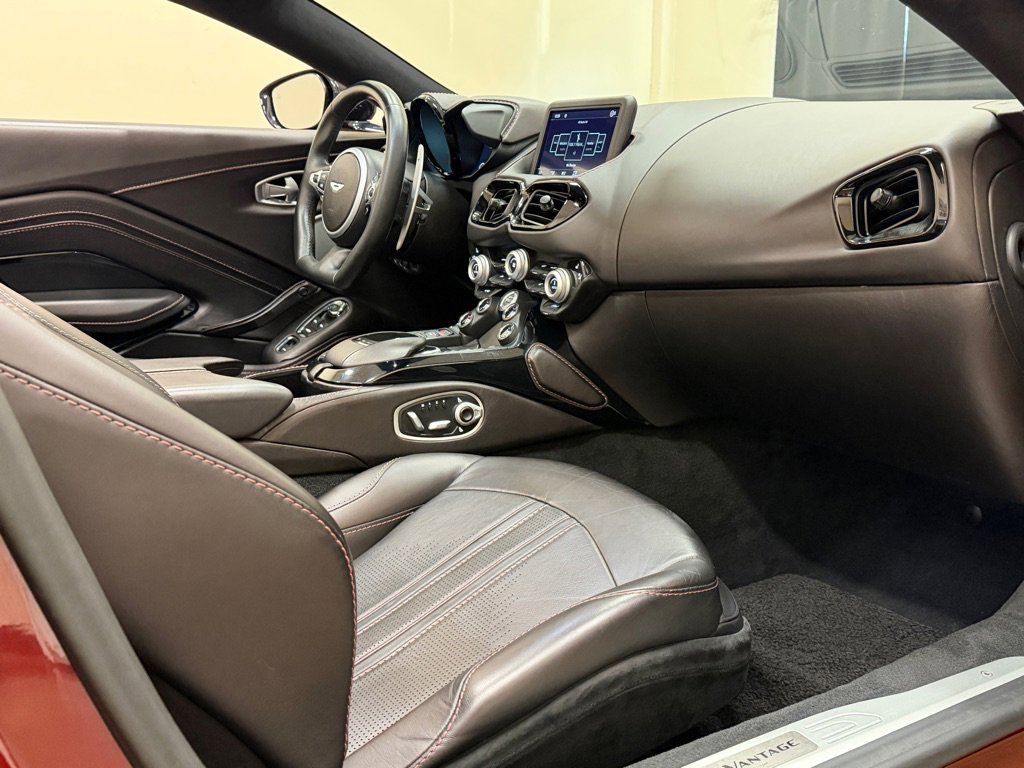 Used 2021 Aston Martin V8 Vantage Roadster image 56