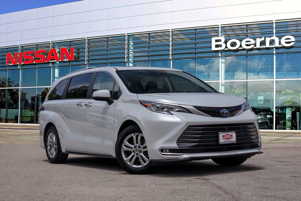 Used 2023 Toyota Sienna Platinum AWD/4WD image 1