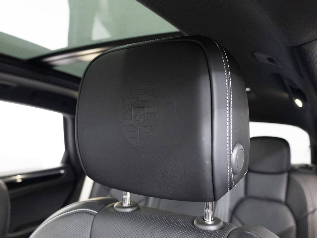 Certified 2025 Porsche Macan Turbo image 25