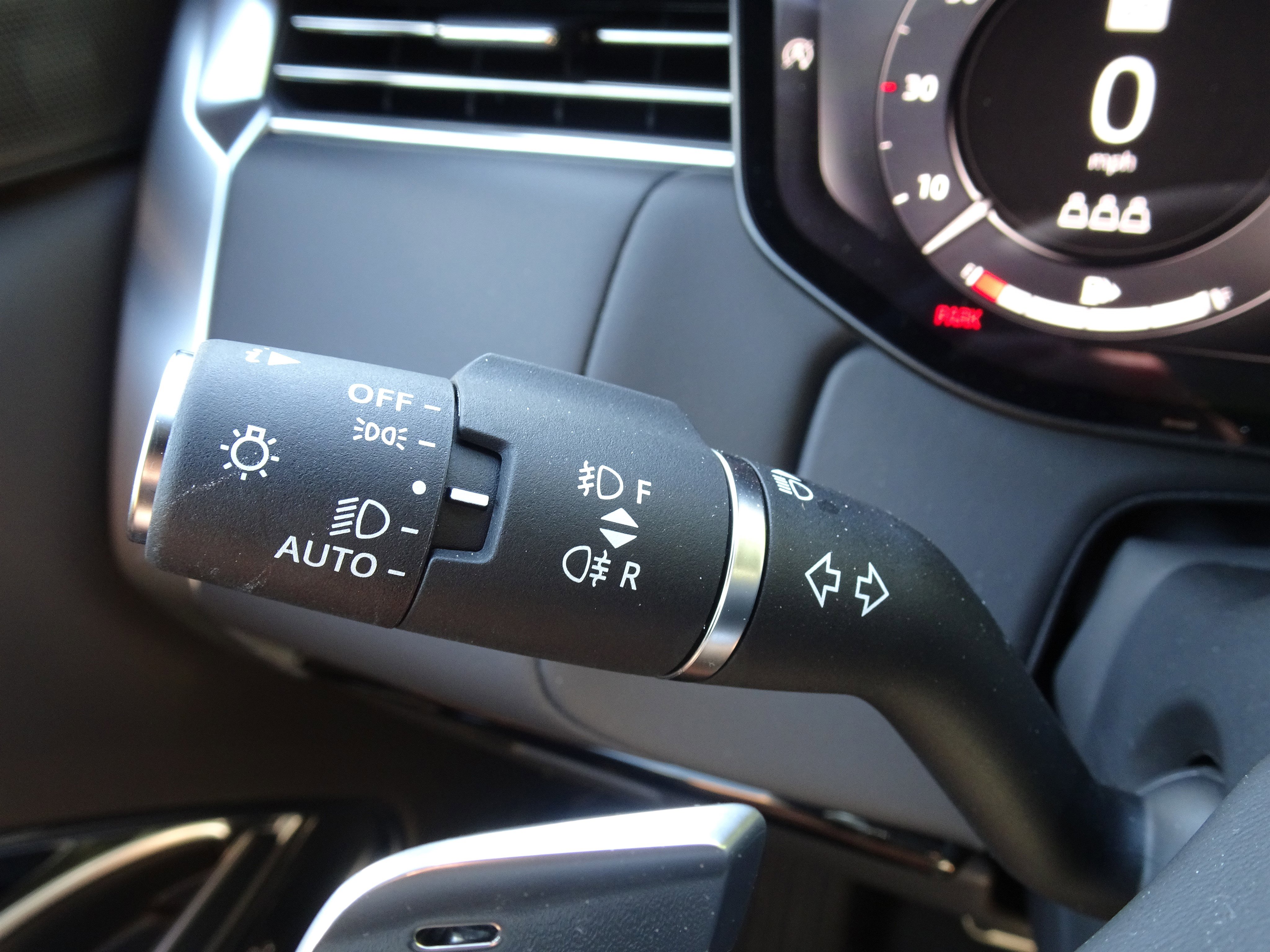 New 2025 Land Rover Range Rover SE image 26