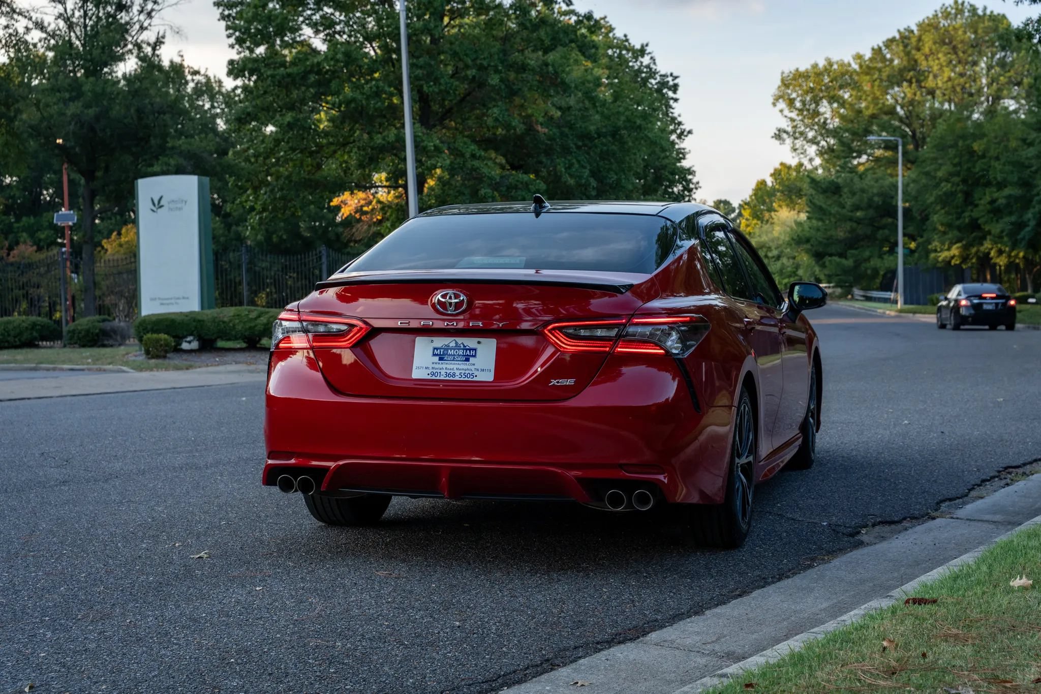 Used 2022 Toyota Camry XSE FWD image 6