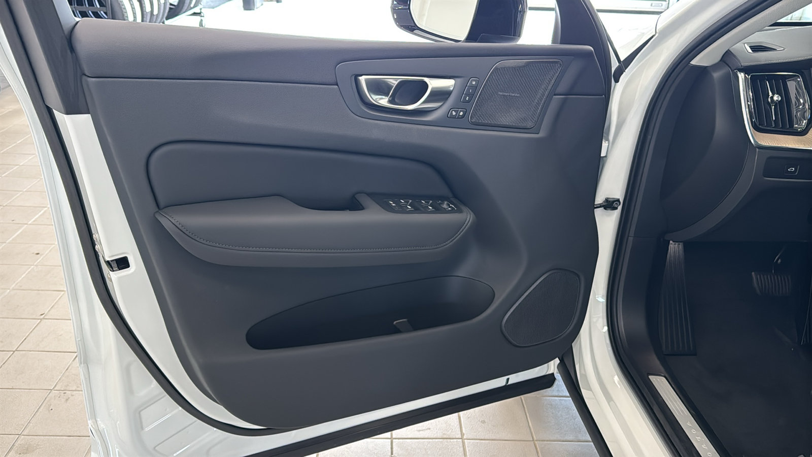 New 2027 Volvo XC60 B5 Ultra AWD/4WD image 21