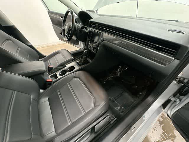 Certified 2020 Volkswagen Passat 2.0T R-Line FWD image 21