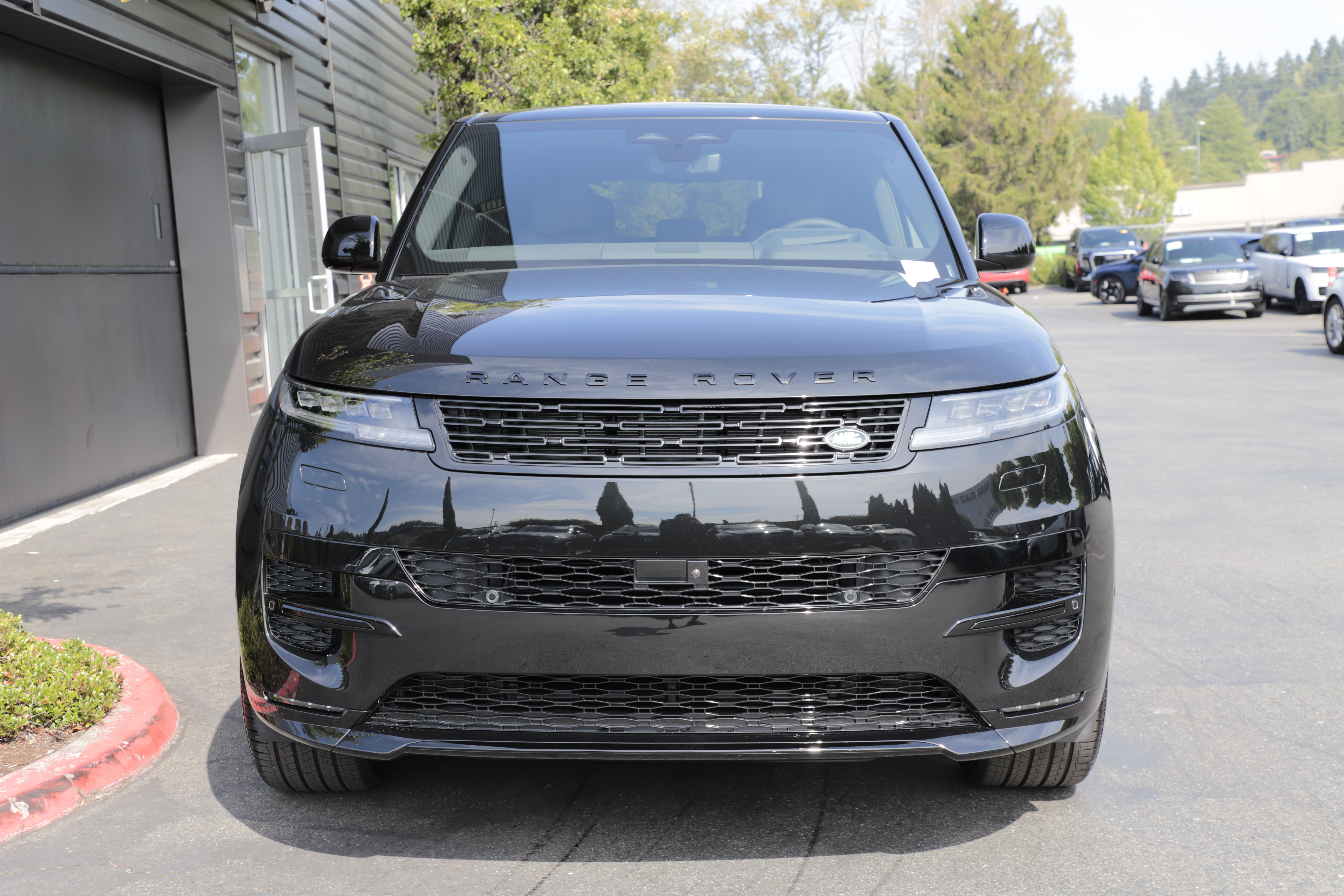New 2026 Land Rover Range Rover Sport Dynamic SE AWD/4WD image 4