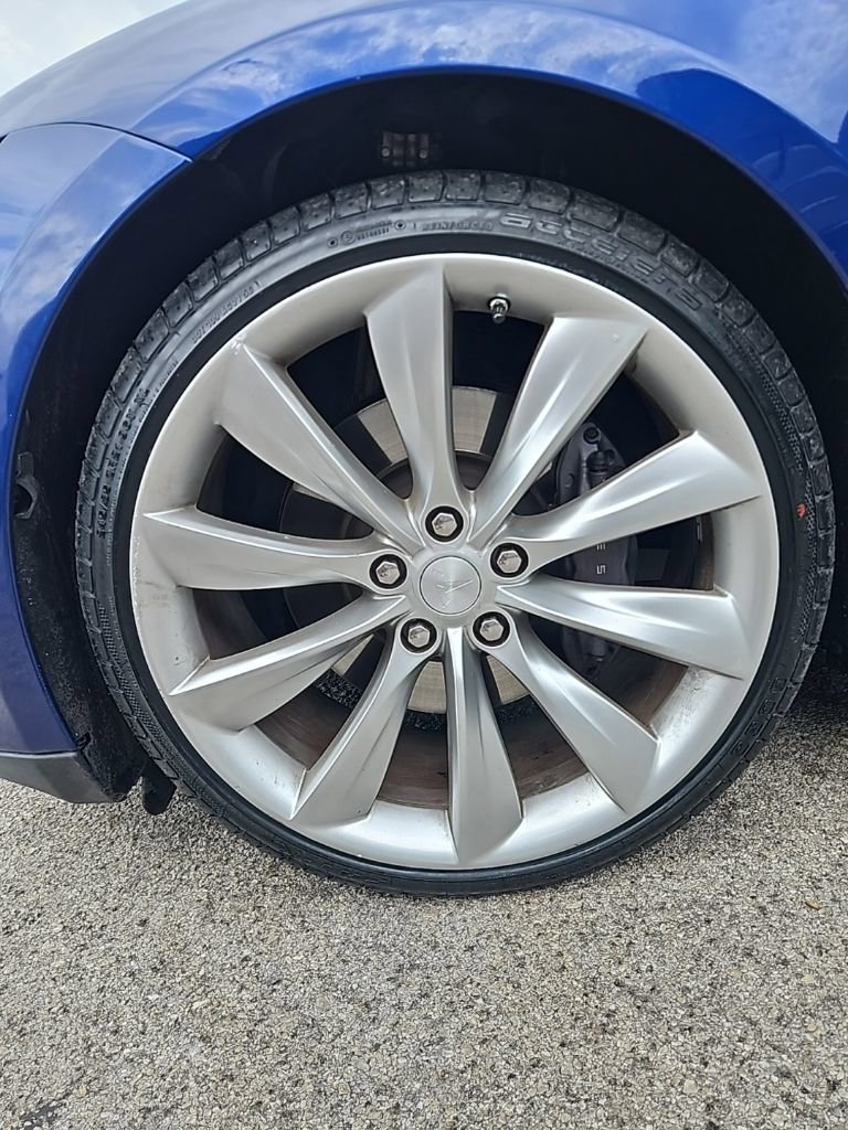 Used 2015 Tesla Model S 85D image 9