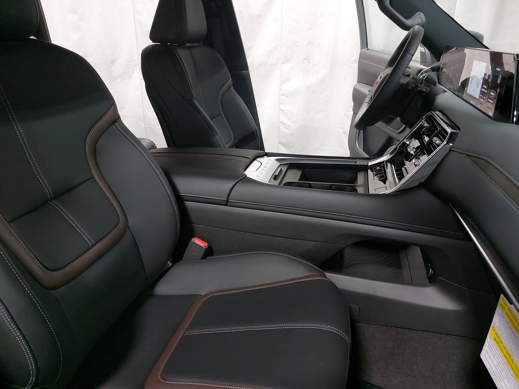 New 2025 Nissan Armada SL w/ Captain's Chari Seat Package image 10