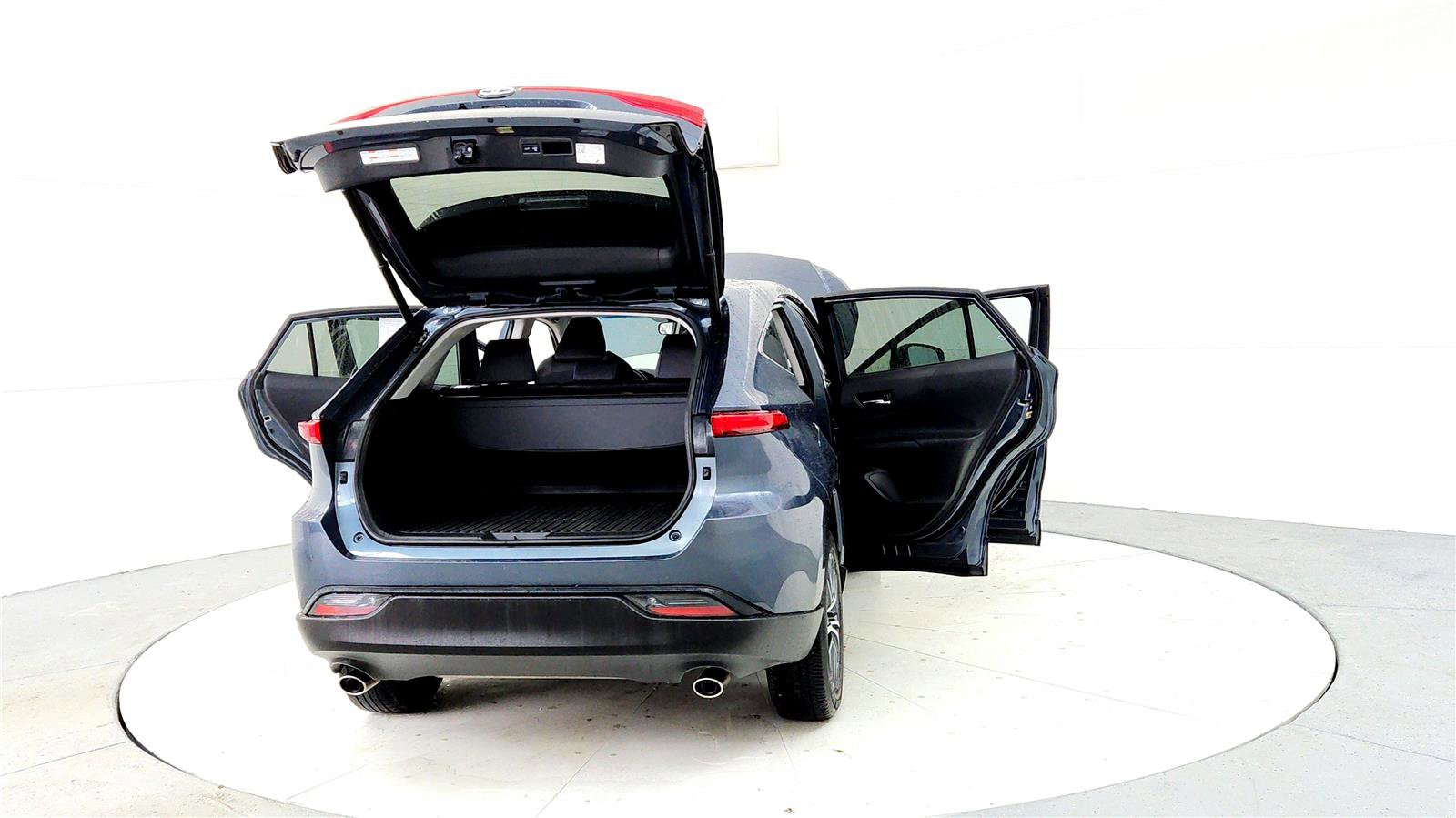 Certified 2023 Toyota Venza LE image 11