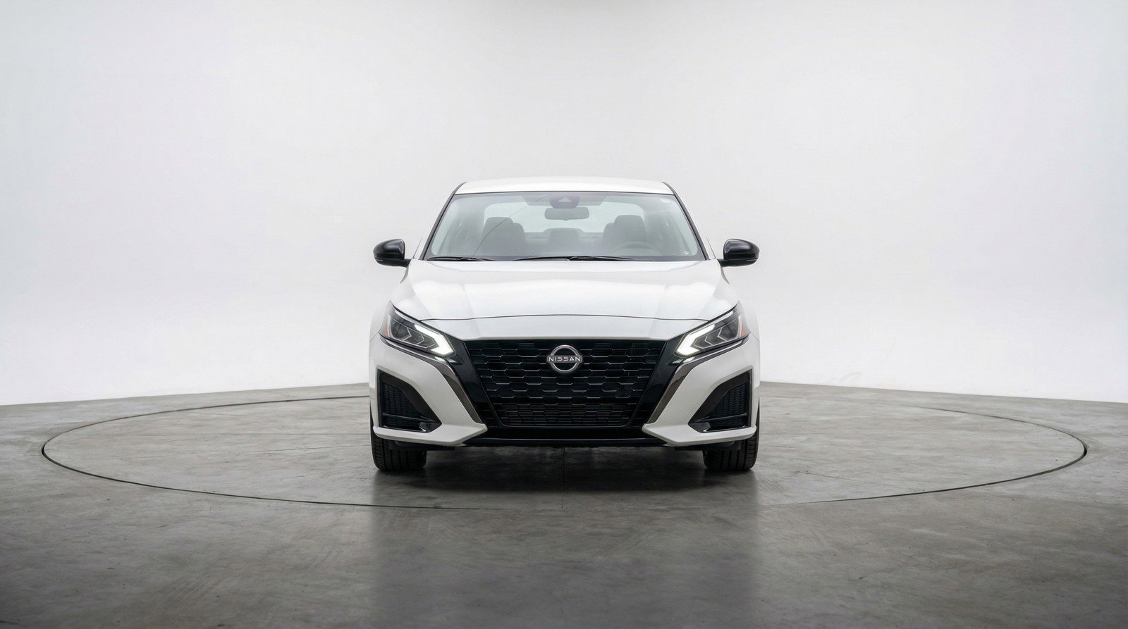 Used 2025 Nissan Altima 2.5 SV image 2