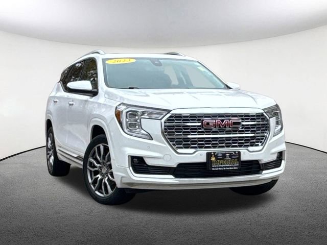 Used 2023 GMC Terrain Denali image 2