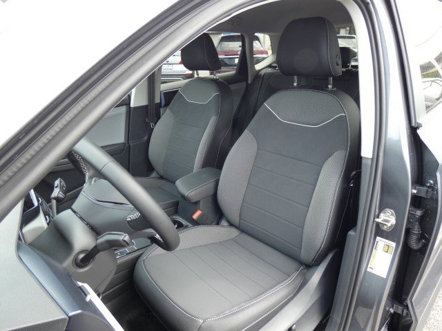 New 2024 Volkswagen Taos SE image 25