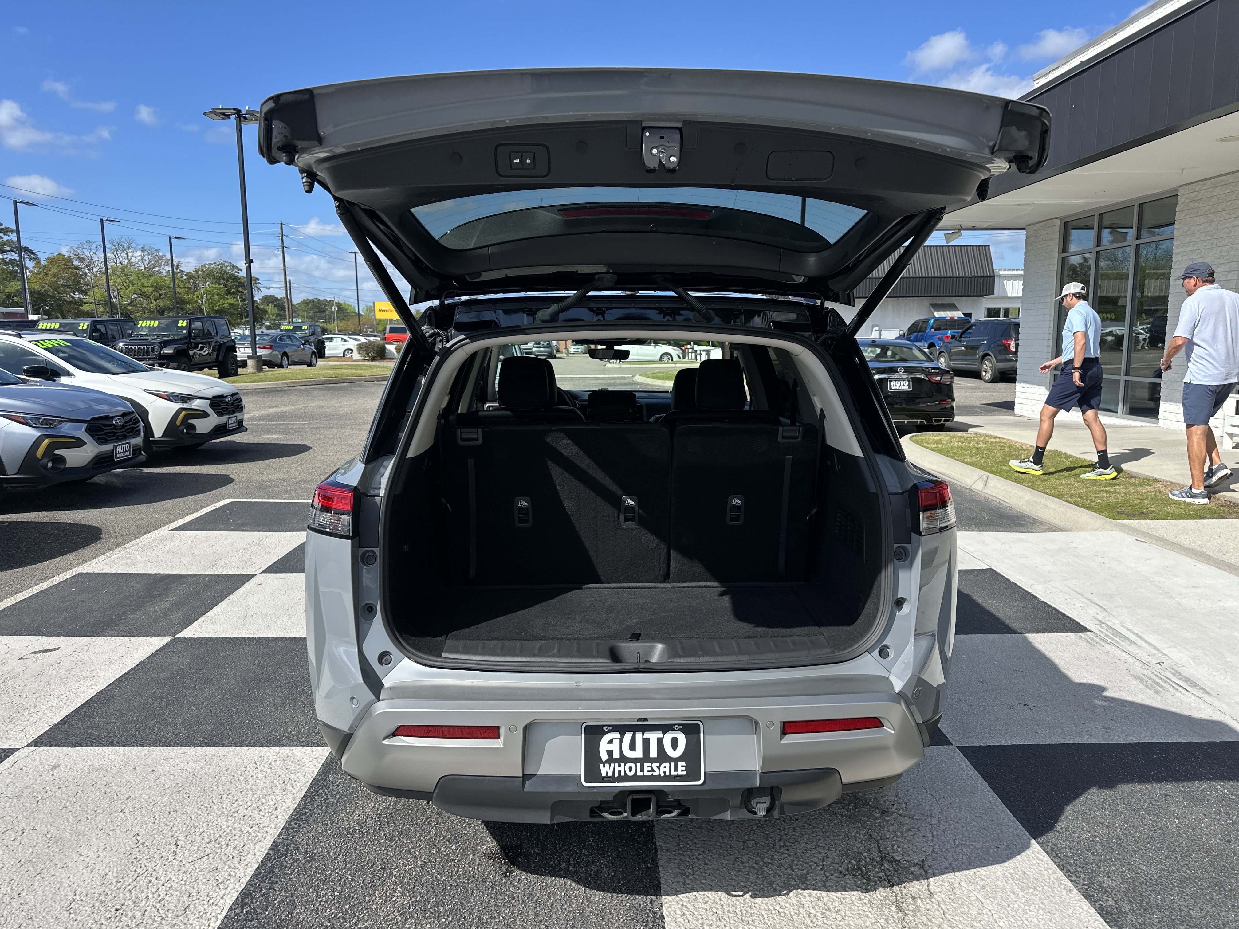 Used 2024 Nissan Pathfinder Platinum AWD/4WD image 5