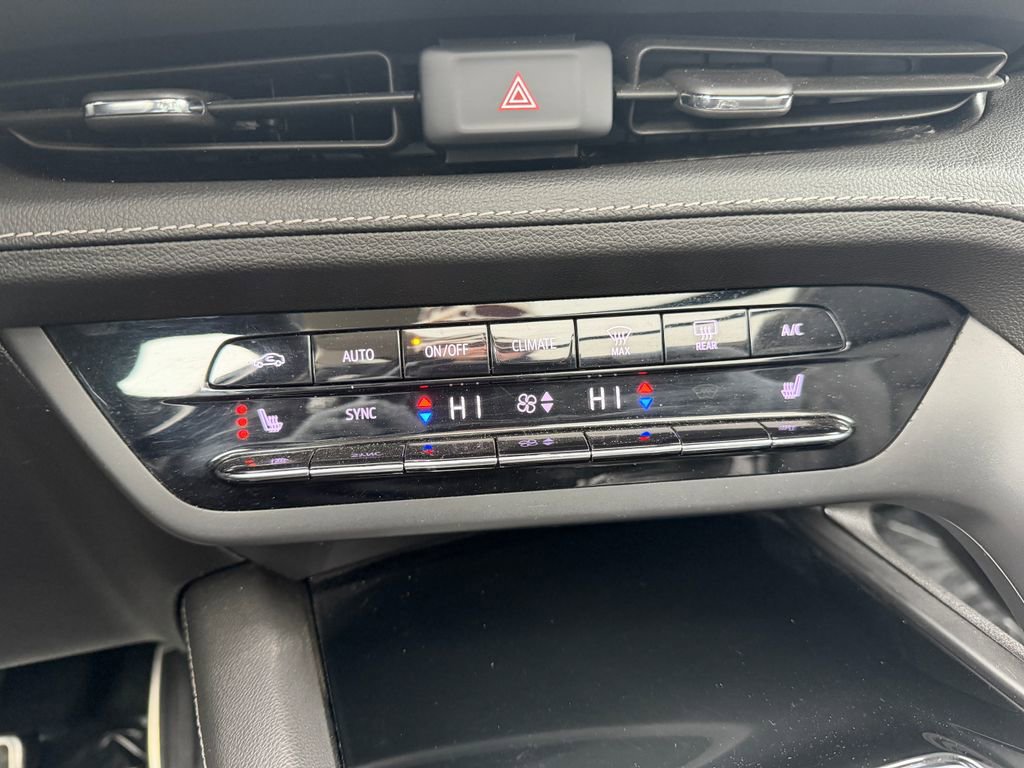 Used 2022 Buick Envision Essence w/ Technology Package II image 28