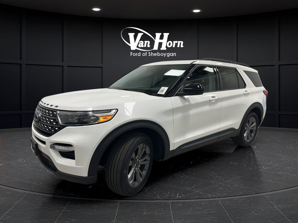 Used 2023 Ford Explorer XLT w/ Equipment Group 202A AWD/4WD image 3