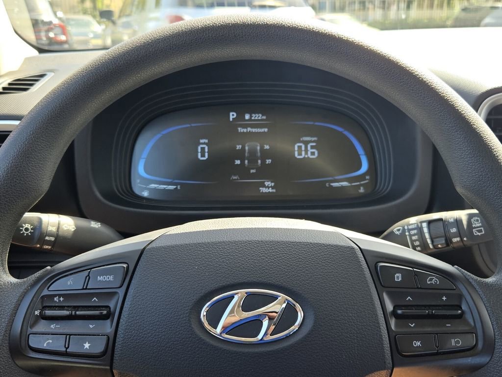 Certified 2025 Hyundai Venue SE FWD image 21