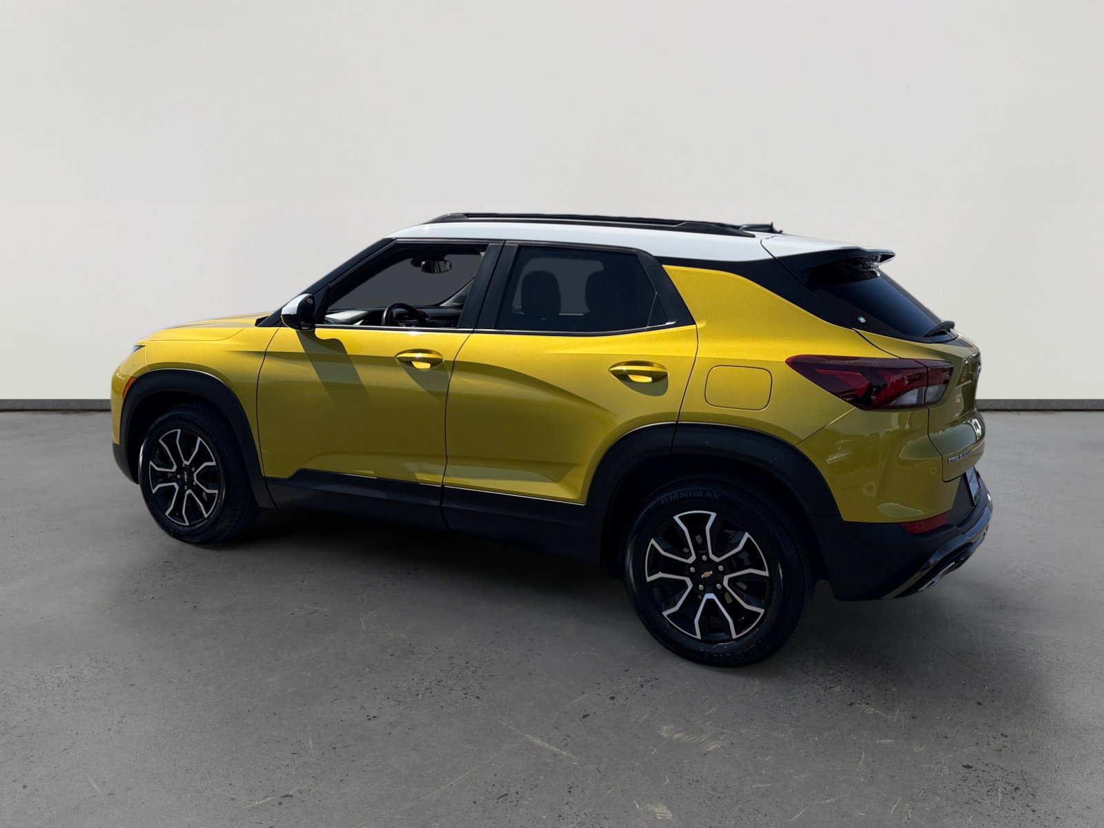 Used 2023 Chevrolet TrailBlazer ACTIV w/ Convenience Package image 3