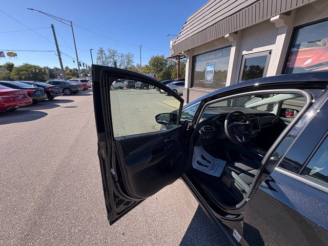 Used 2023 Chevrolet Bolt LT FWD image 9