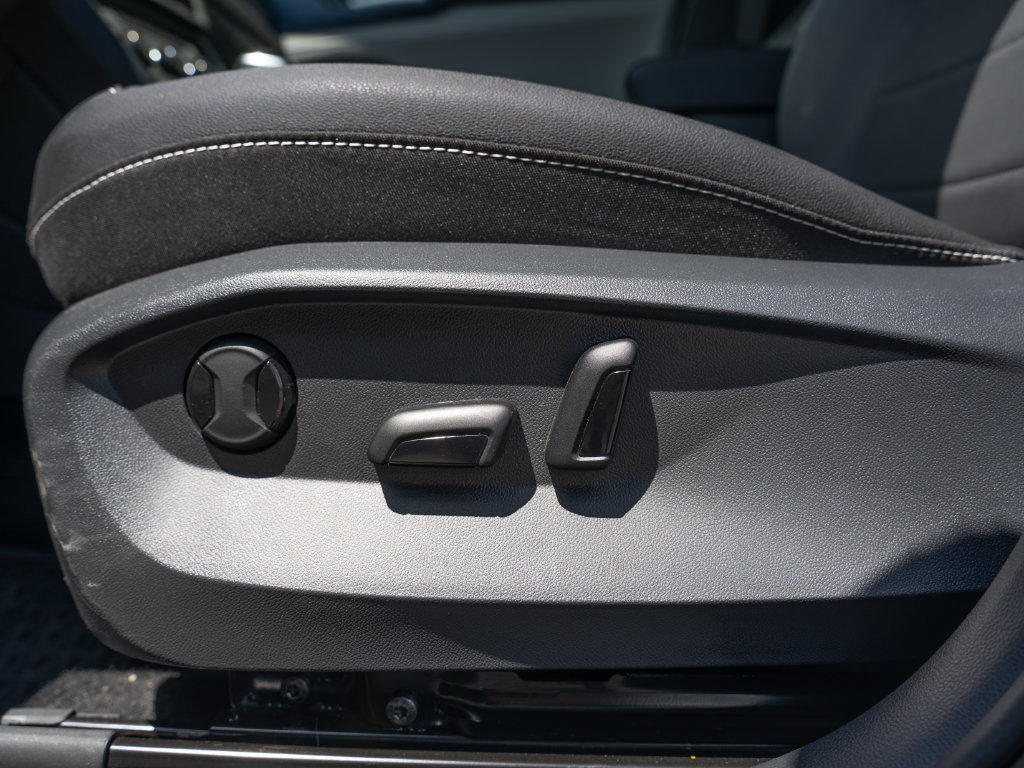 Certified 2023 Volkswagen Taos S FWD image 19