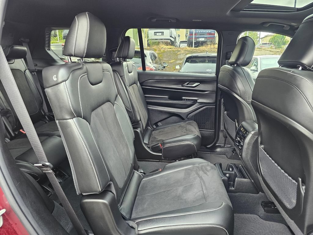 Used 2023 Jeep Grand Cherokee L Laredo AWD/4WD image 13