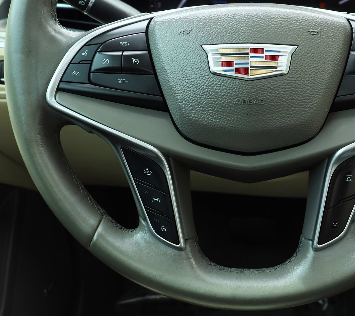 Used 2017 Cadillac XT5 Luxury w/ Driver Awareness Package FWD image 54