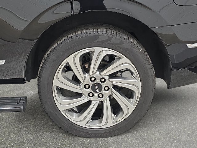 Certified 2024 Lincoln Navigator Reserve AWD/4WD image 30