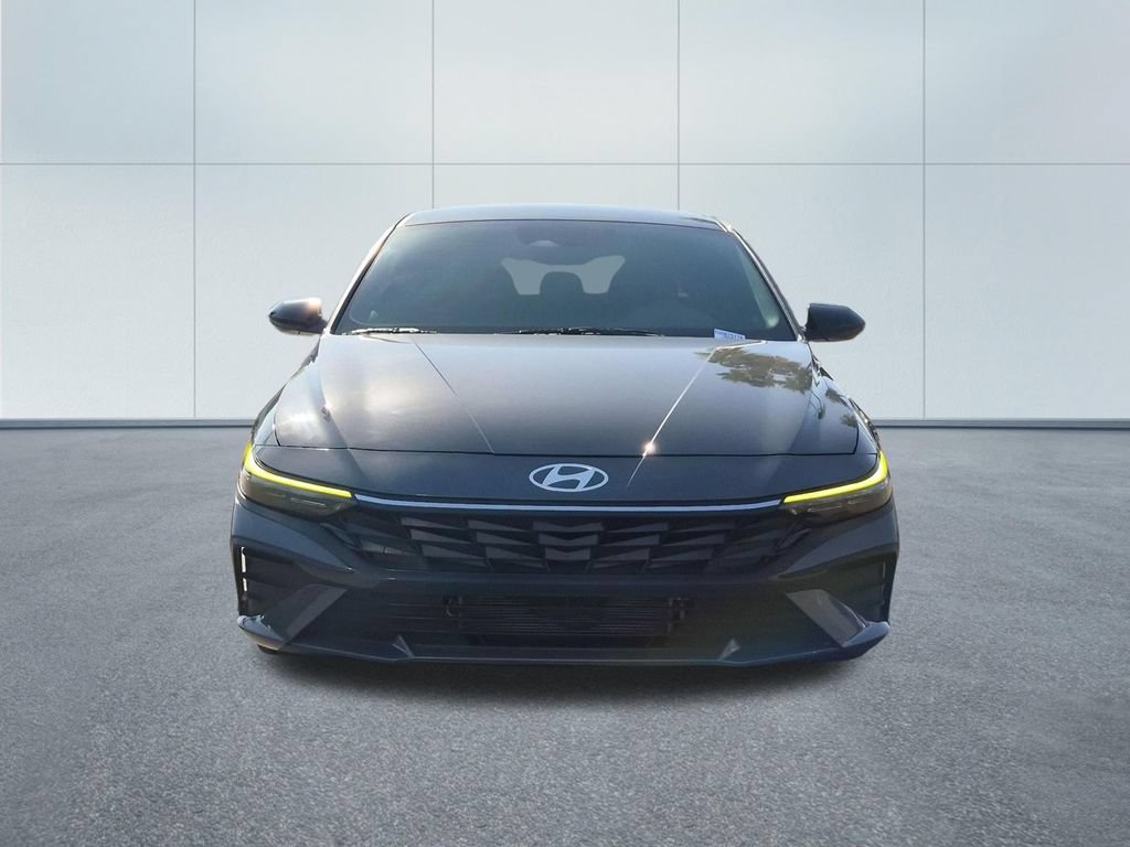 Used 2026 Hyundai Elantra SEL FWD image 2