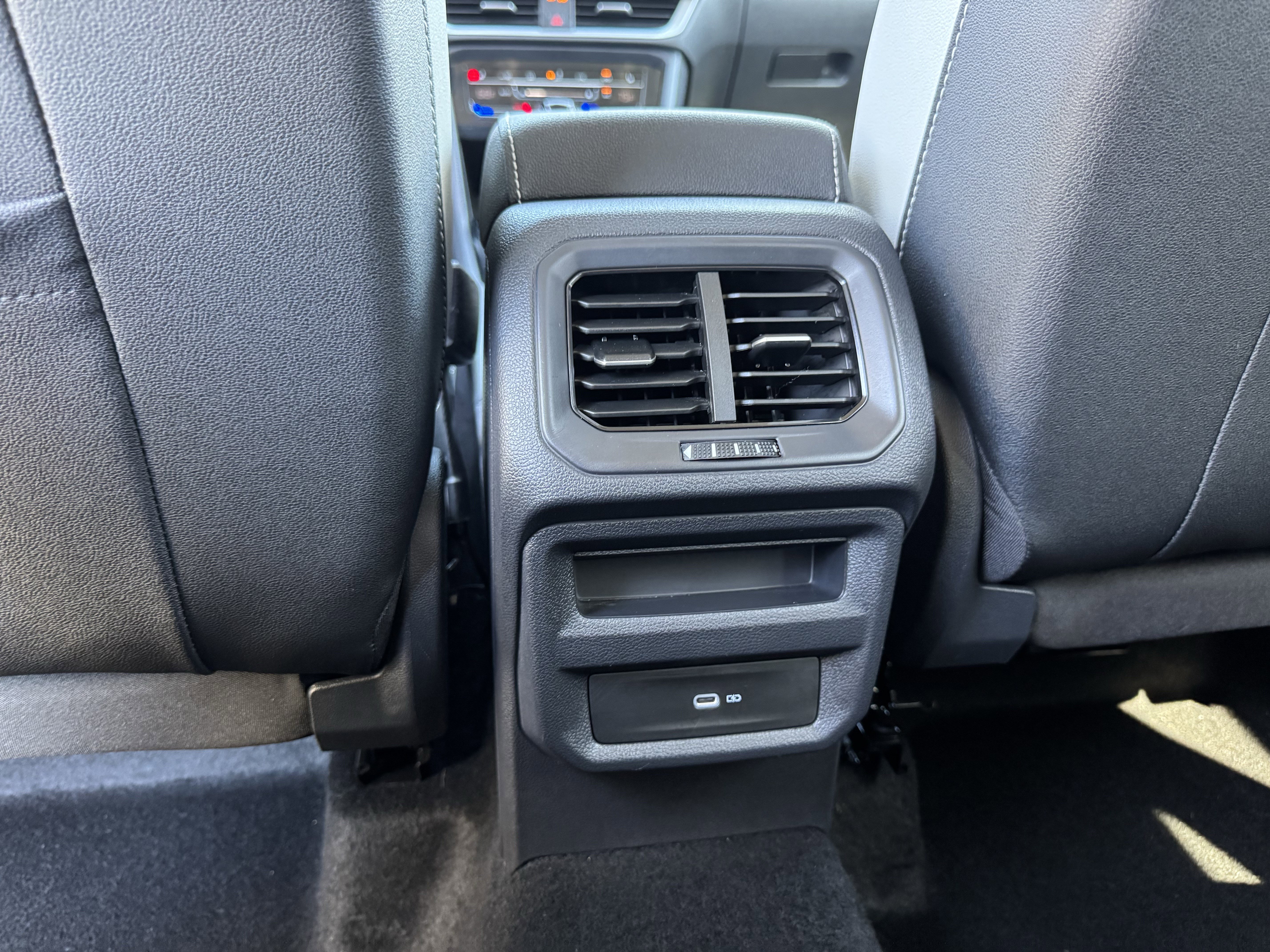 Used 2025 Volkswagen Taos SE image 32