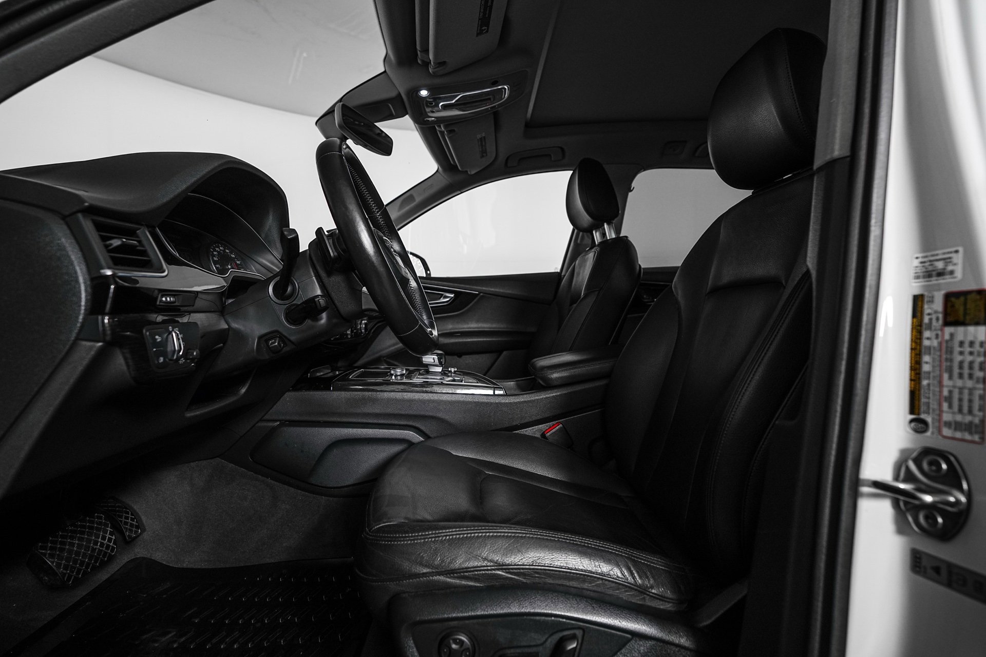 Used 2017 Audi Q7 3.0T Premium Plus w/ Premium Plus Package image 17