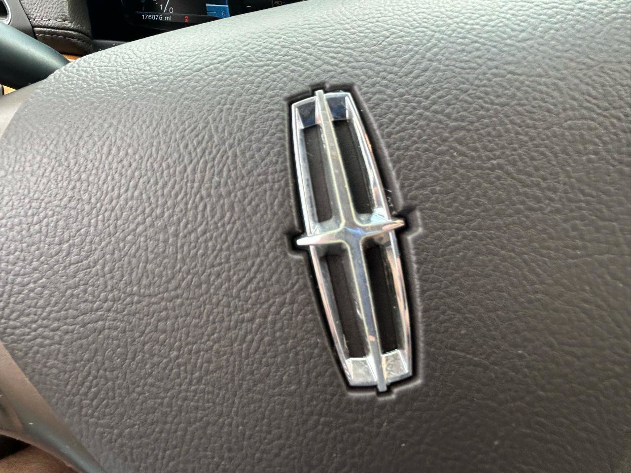 Used 2012 Lincoln MKX AWD w/ Wood Pkg image 20