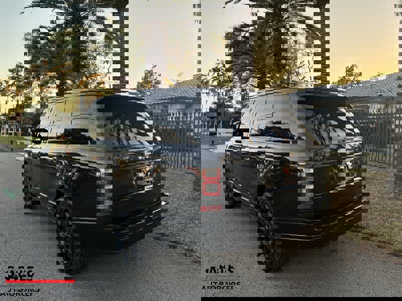 Used 2014 Land Rover Range Rover HSE image 10