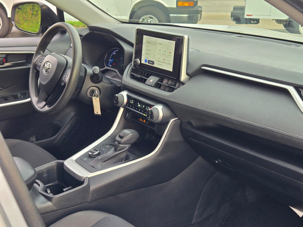 Used 2024 Toyota RAV4 LE AWD/4WD image 7