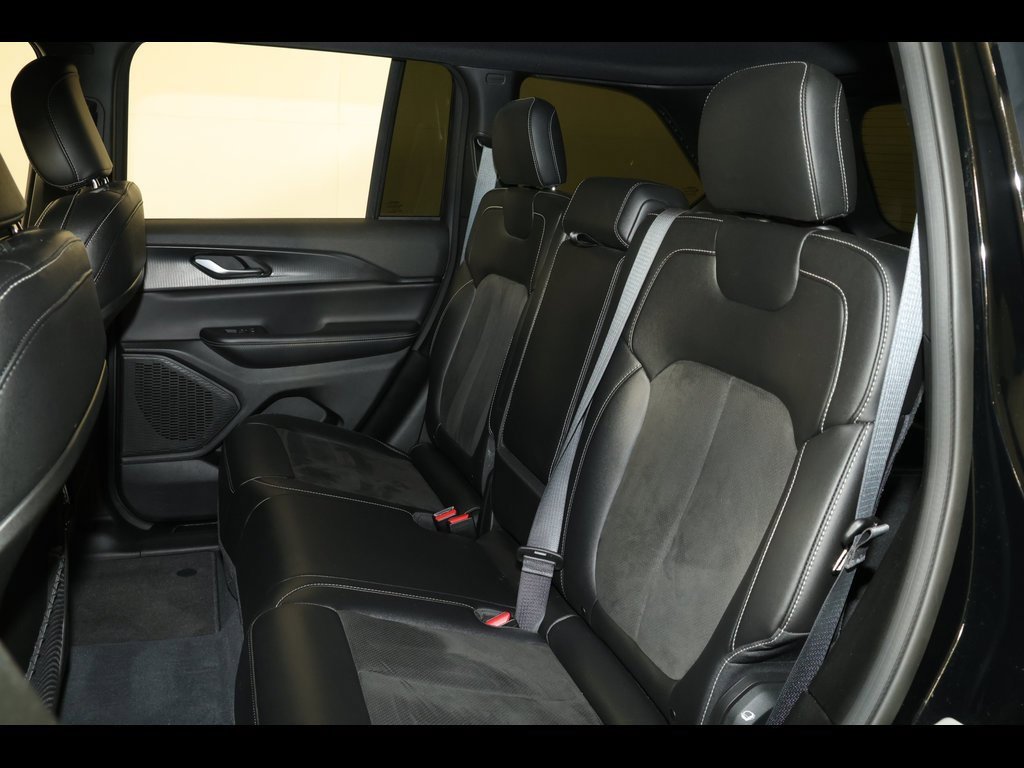 Used 2023 Jeep Grand Cherokee Altitude image 27