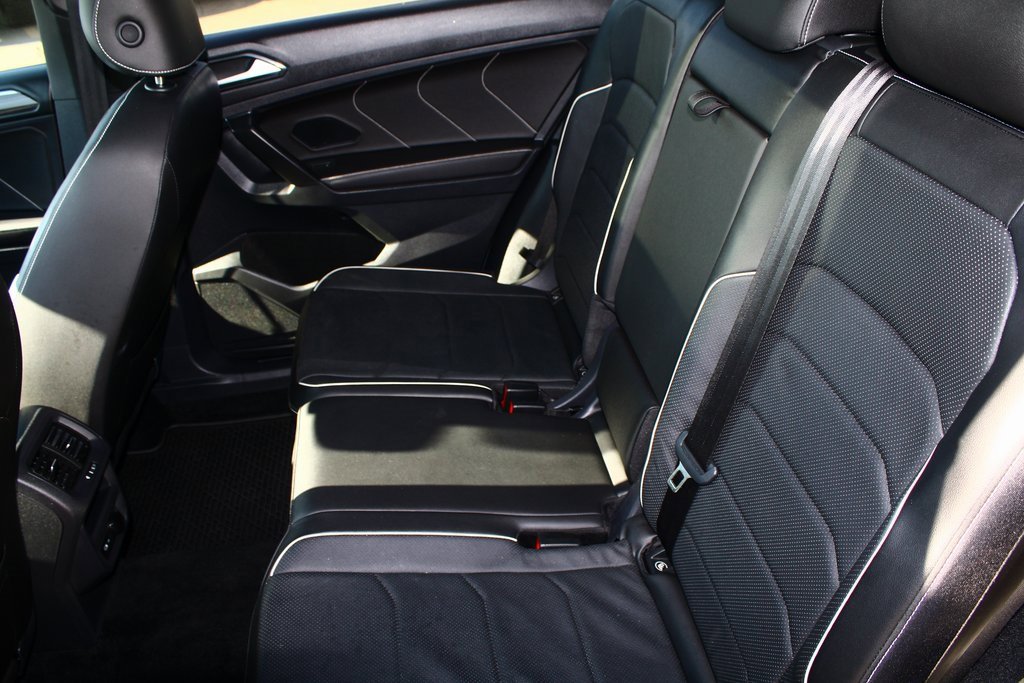 Used 2023 Volkswagen Tiguan SEL R-Line image 12