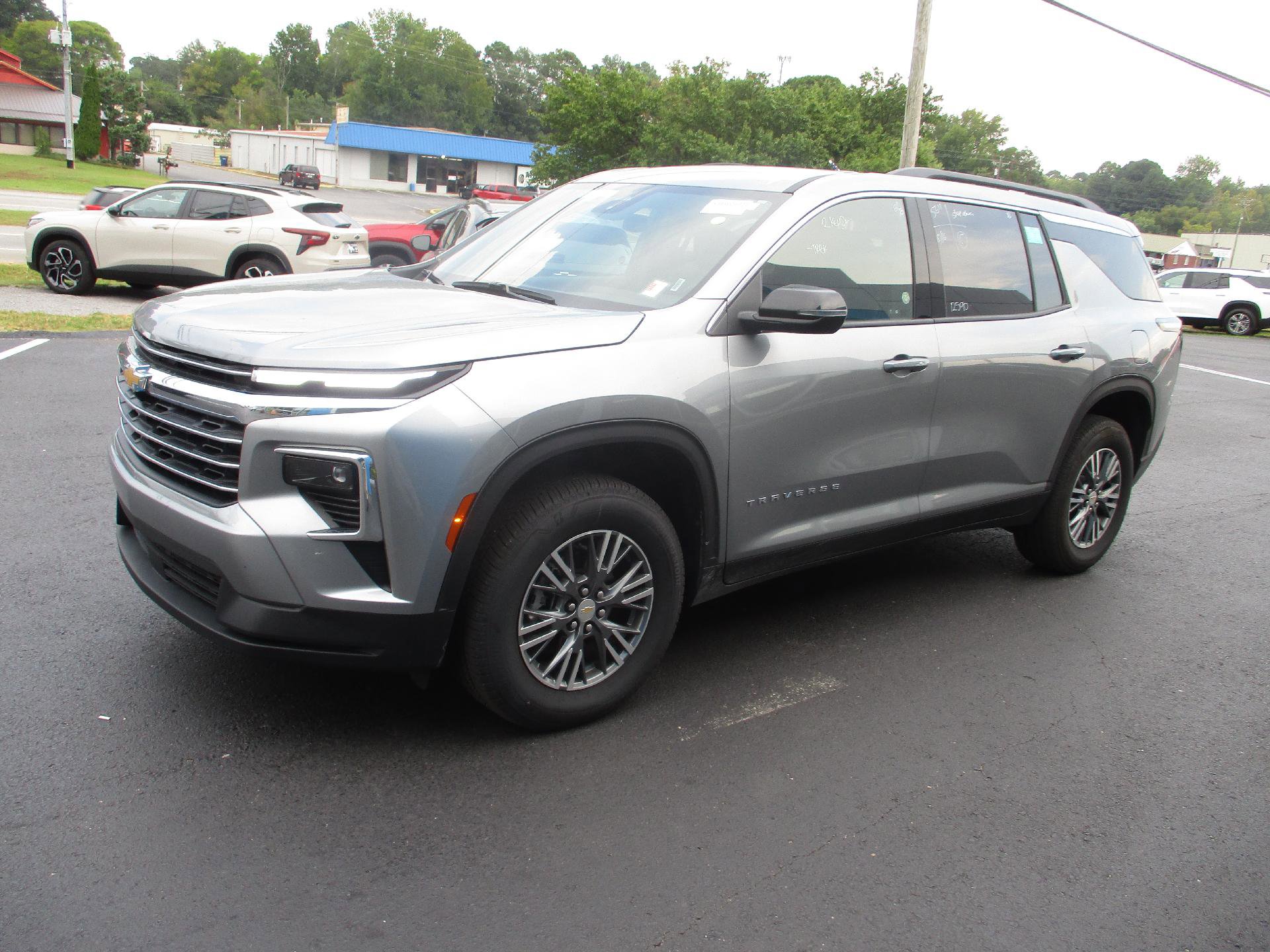 Used 2025 Chevrolet Traverse LT image 8