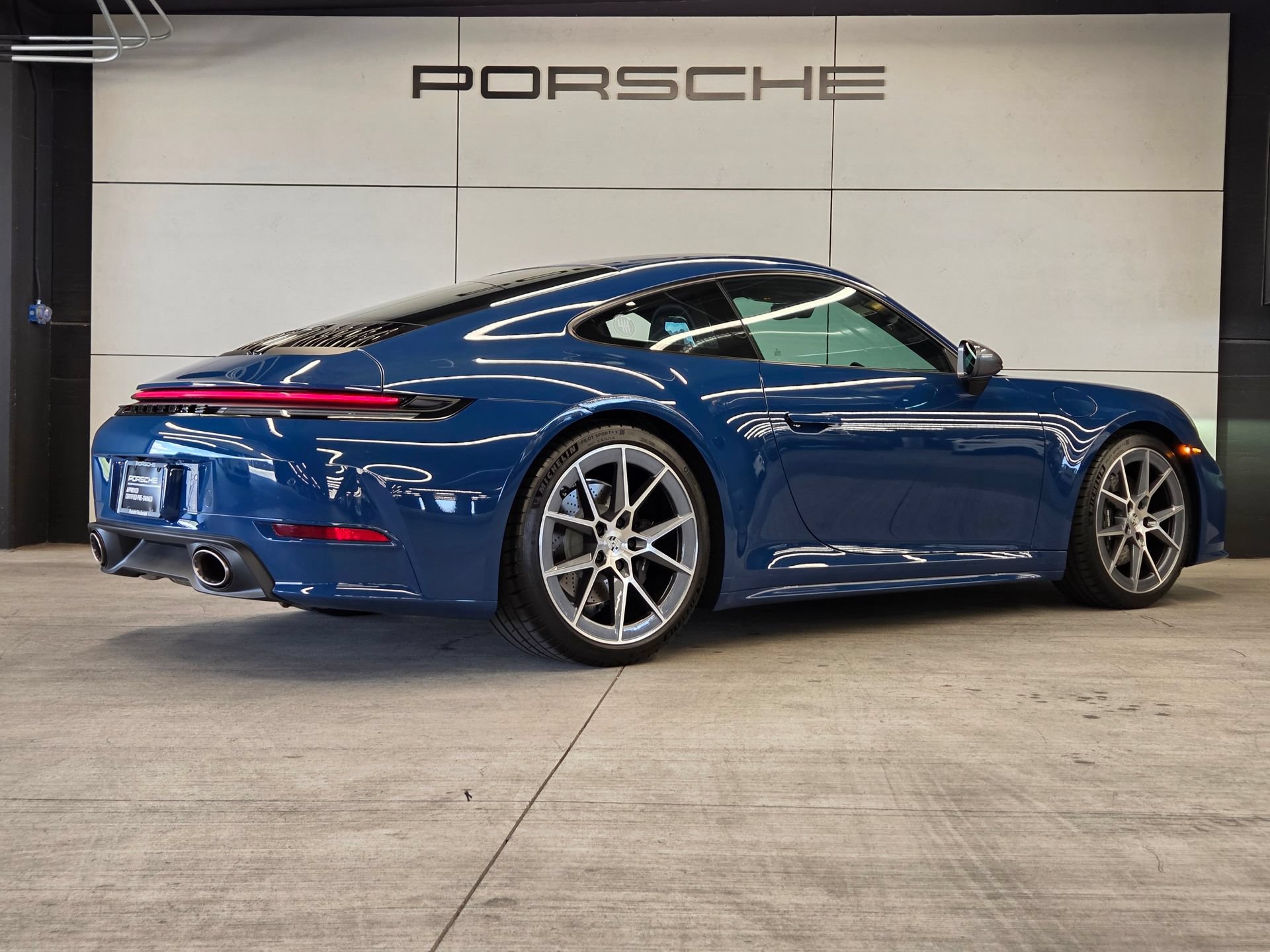 Certified 2025 Porsche 911 Carrera T RWD image 6