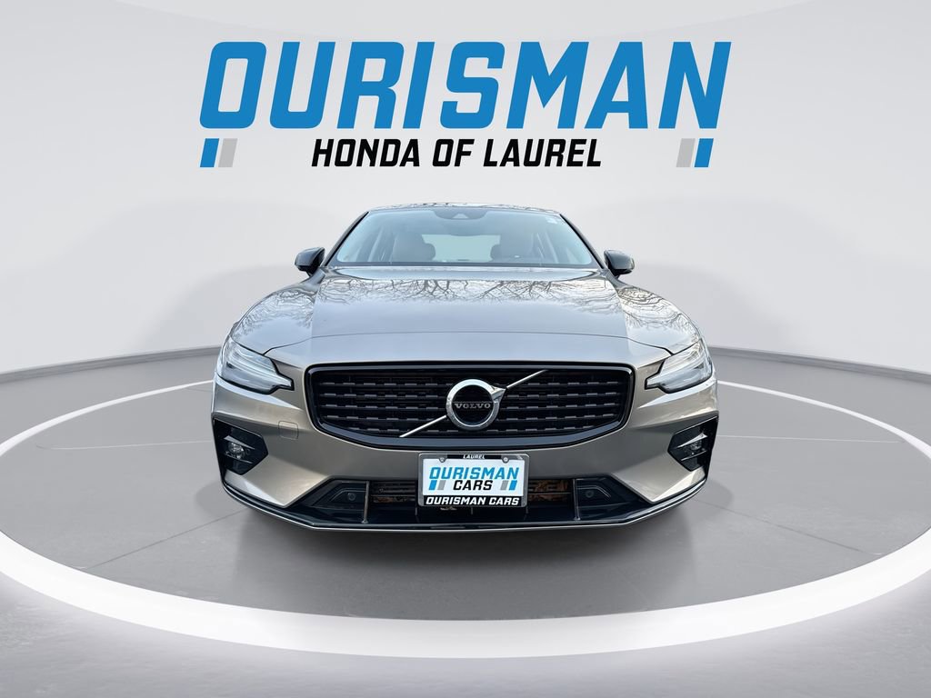 Used 2021 Volvo S60 T5 Momentum w/ Premium Package image 3