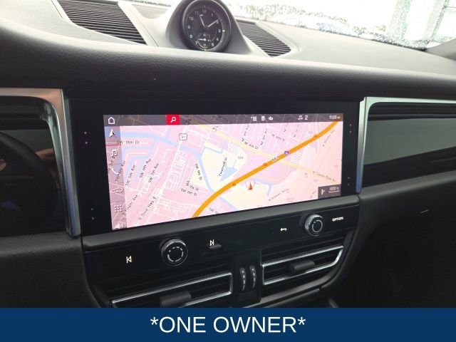 Used 2024 Porsche Macan image 3