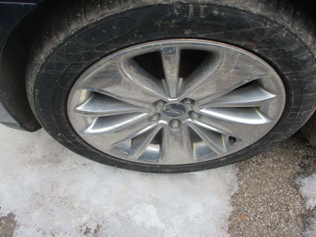 Used 2011 Ford Taurus Limited w/ 303A Rapid Spec Order Code AWD/4WD image 4