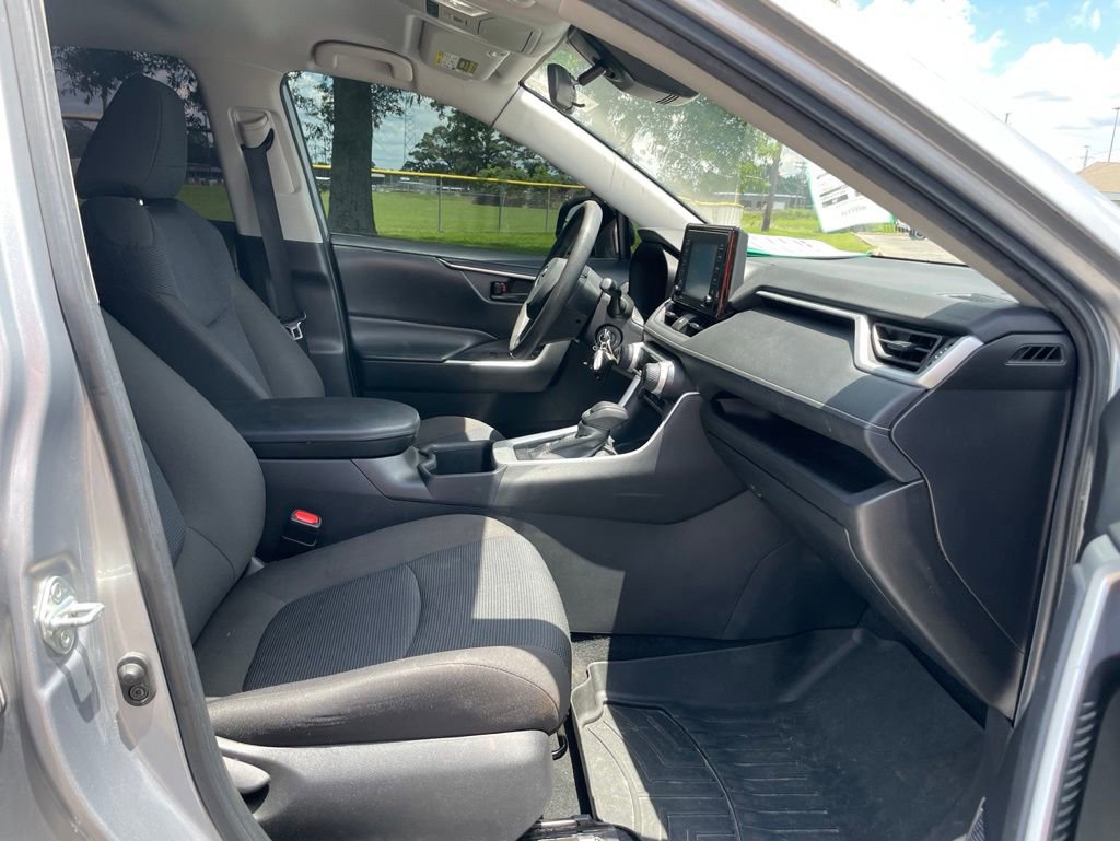 Used 2022 Toyota RAV4 LE FWD image 17
