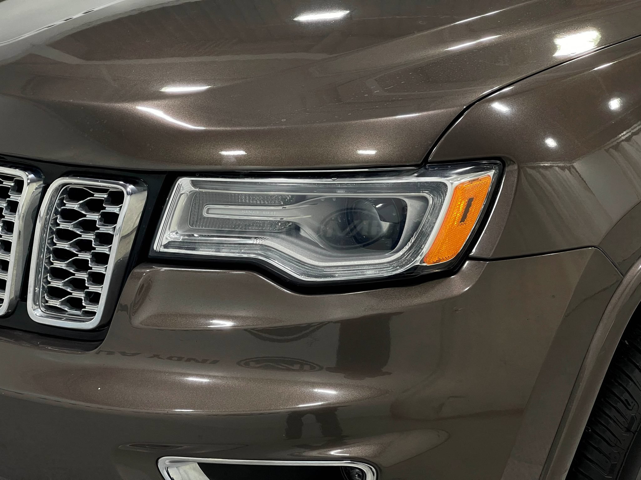 Used 2017 Jeep Grand Cherokee Overland AWD/4WD image 32