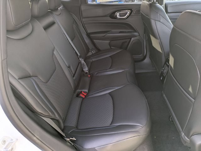 Certified 2026 Jeep Compass Latitude w/ Sun and Sound Group AWD/4WD image 33