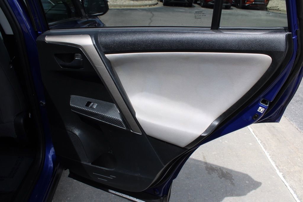 Used 2015 Toyota RAV4 LE image 19