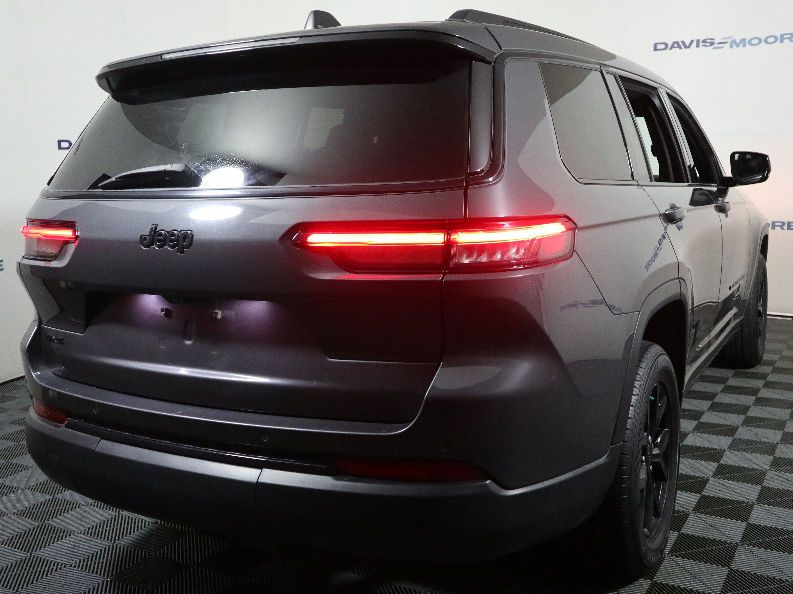 Used 2024 Jeep Grand Cherokee L Laredo image 6