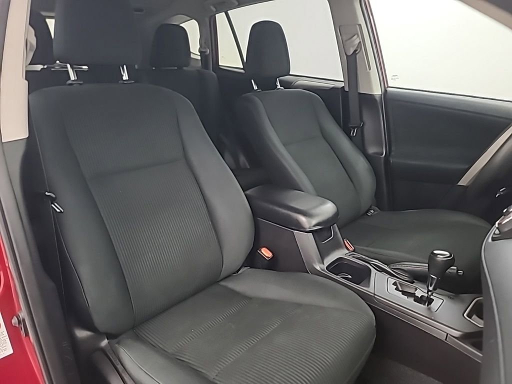Used 2018 Toyota RAV4 LE image 15