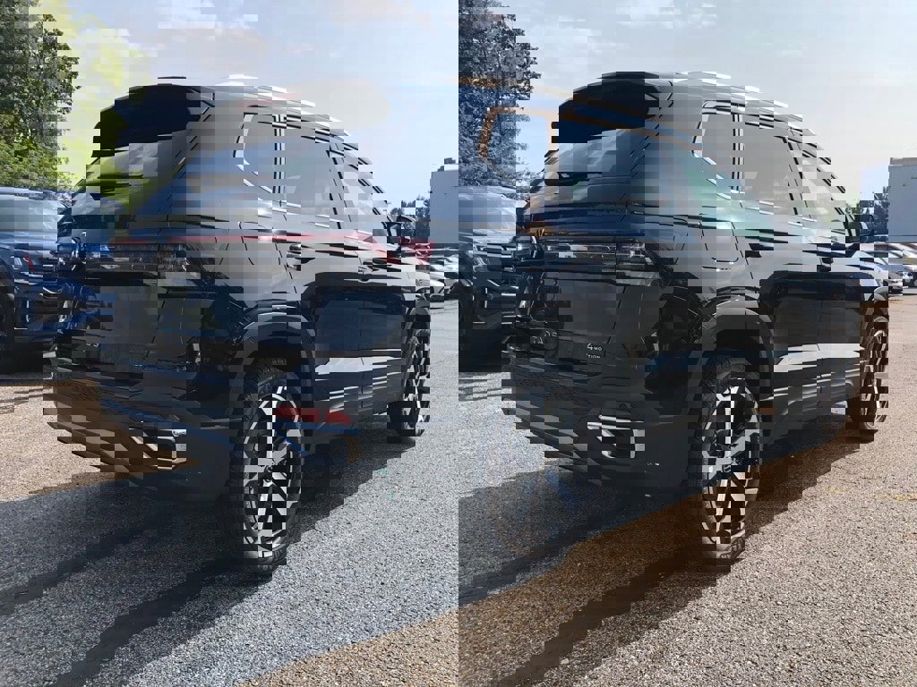 New 2025 Volkswagen Taos SEL image 6