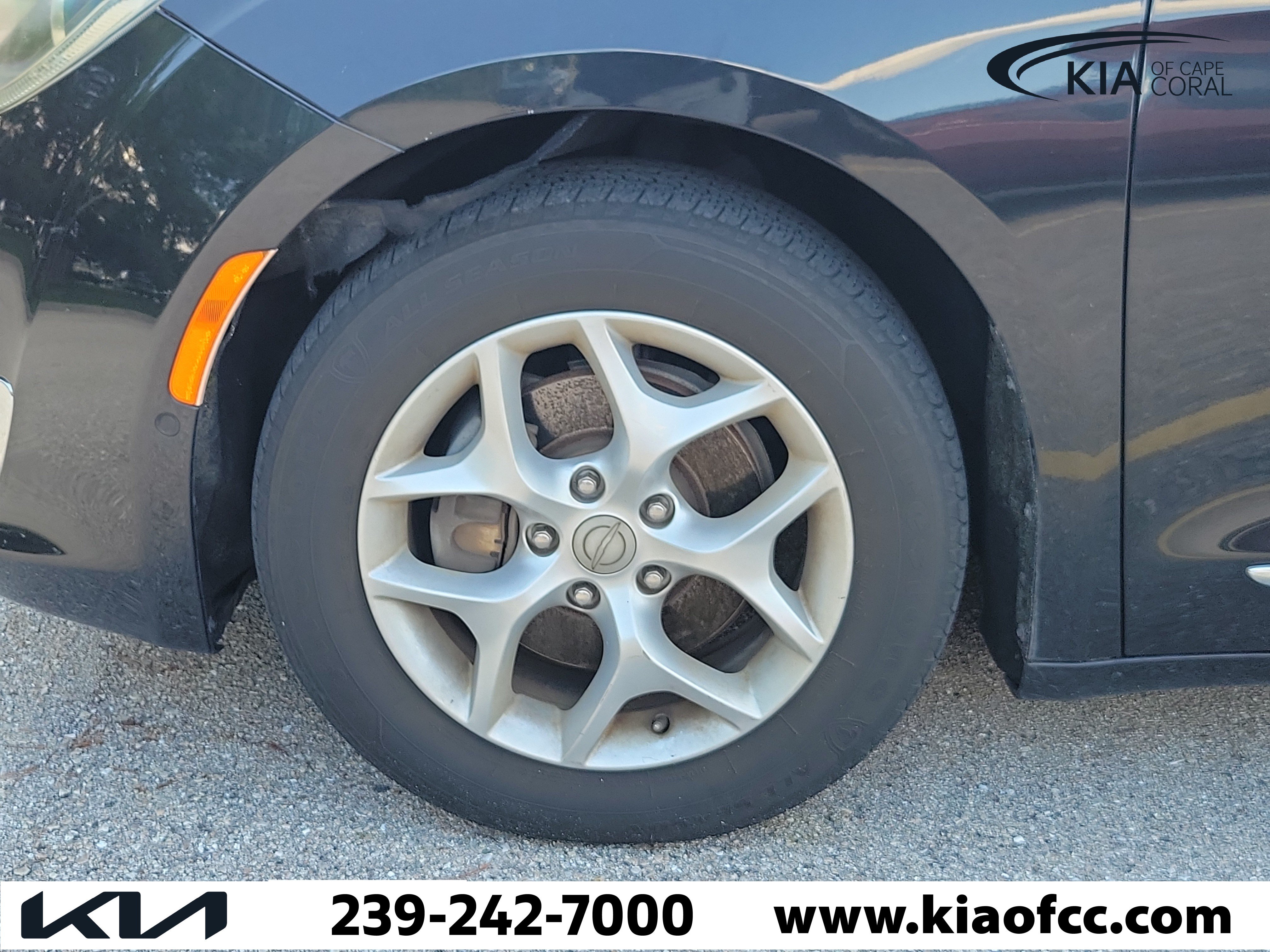 Used 2017 Chrysler Pacifica Touring-L Plus w/ Advanced Safetytec Group FWD image 5